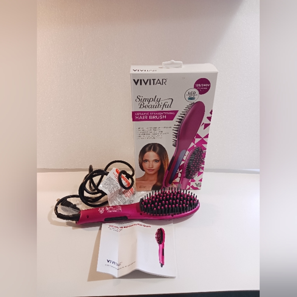 Vivitar Simply Beautiful Ceramic Straightening Brush Used Once